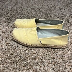 Yellow Toms, size 7.5